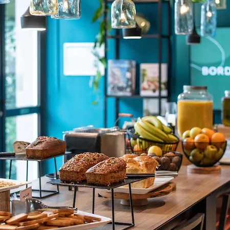 Novotel Bordeaux Готель 4*