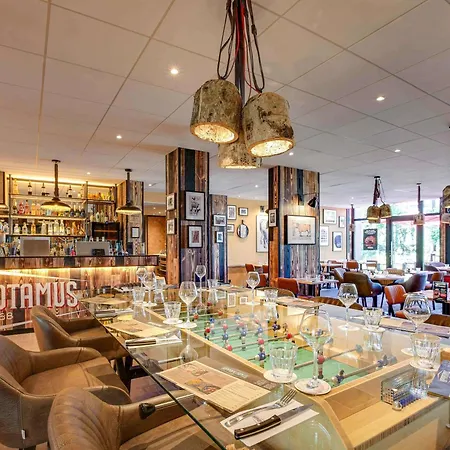 ホテル Novotel Bordeaux